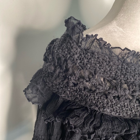 RED Valentino Black ruffled shirtsleeve blouse - Picture 3 of 7